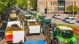 Honderden trekkers langs alle gemeentehuizen in Drenthe; protest eindigt bij provinciehuis Assen