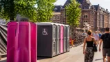 Nijmegen test 'roze' urinoirs voor vrouwen tijdens Vierdaagse: proef met extra voorzieningen