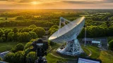 TV-programma verkent Drenthe en het heelal: uitzendingen met focus op telescoop in Dwingeloo