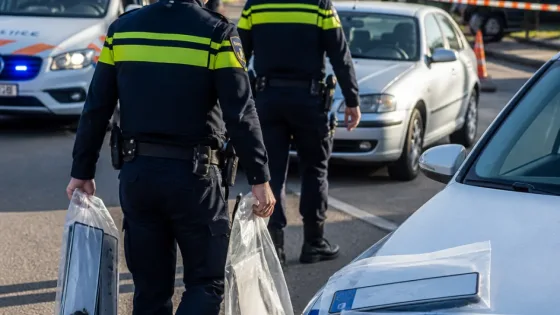 Auto klemgereden in Ede na incident Harskamp; bestuurder aangehouden
