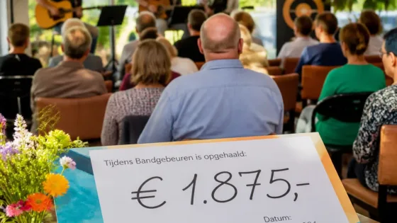 Bandgebeuren brengt €1.875 op voor Hospicegroep Alphen aan den Rijn