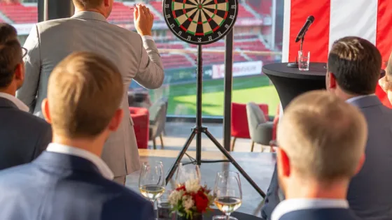 Clinic Raymond van Barneveld bij FC Twente: wat heeft Barneveld hieraan?