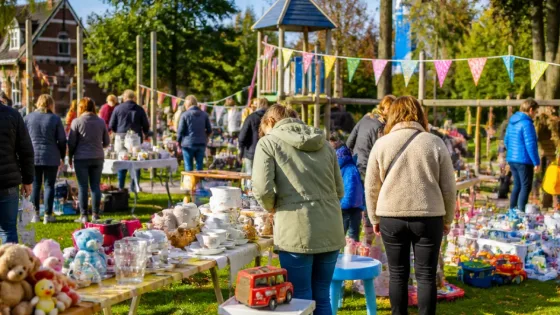 Vlooienmarkt in speeltuin Westerdijk in Hoorn op 19 september