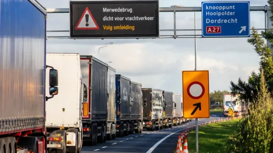 Vrachtverbod Merwedebrug zet druk op A59: Oosterhout moet rekening houden met files