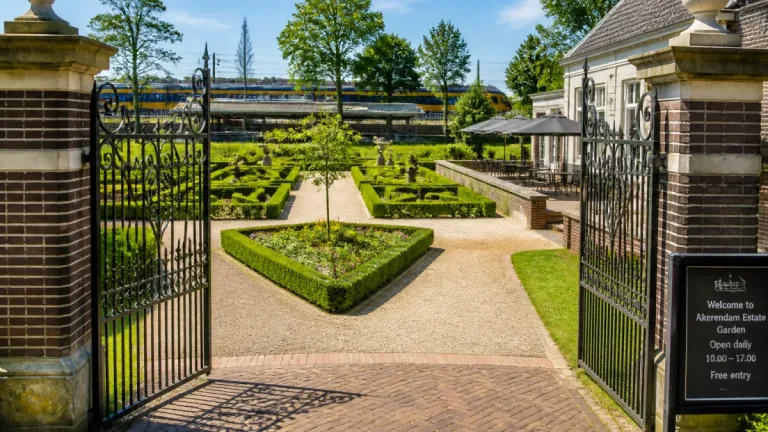 Beverwijk krijgt kijkje achter de hekken: buitenplaats Akerendam opent tuin gratis