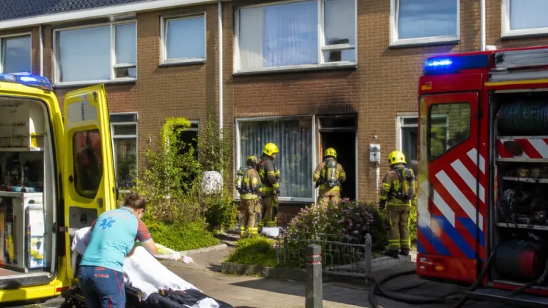 Bewoonster lichtgewond na woningbrand aan Texelstroomlaan in Den Helder
