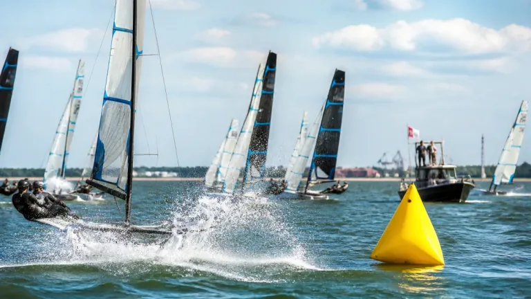 Jeugd WK in Medemblik: internationale zeiltop strijkt neer aan het IJsselmeer