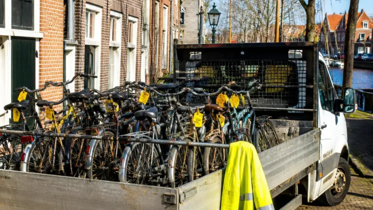 Medemblik verwijdert elf achtergelaten fietsen uit openbare ruimte