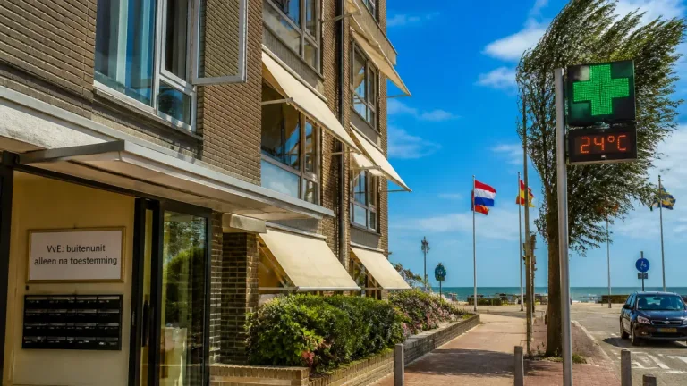 Minder airco’s in Noord-Holland: kustkoelte en VvE-regels remmen snelle opmars