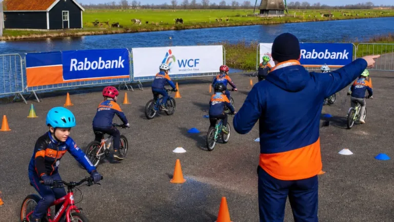 Nieuwe impuls voor Friese wielernieuwelingen: WCF en Rabobank starten driejarig jeugdprogramma