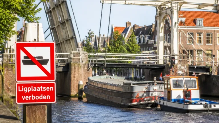Noord-Holland maakt regels voor ligplaatsontheffing op vaarwegen explicieter