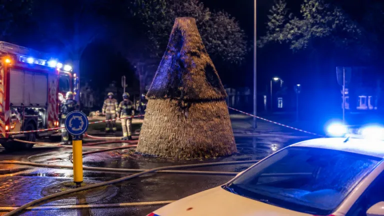 Opnieuw brand bij miniatuurhooiberg in Tiel: erfgoed en veiligheid onder druk