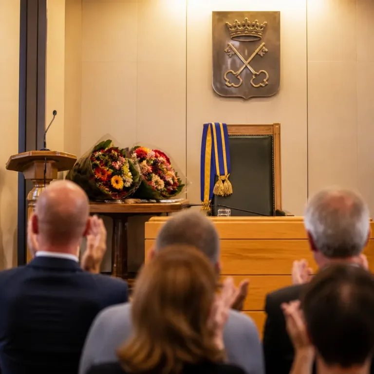 Burgemeester Van Trigt neemt afscheid; Carla Breuer waarnemend burgemeester van Zoeterwoude