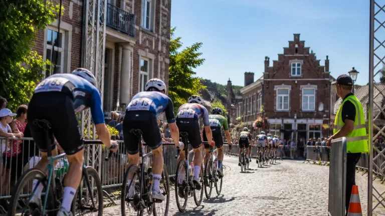 Proloog Baloise Ladies Tour in IJzendijke: Bäckstedt snelste op technisch 3,8 km-parcours
