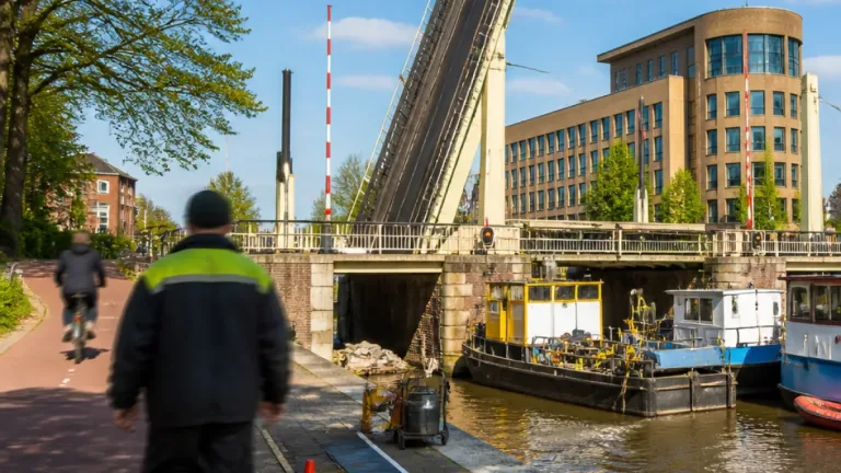 Provincie zoekt assetmanager voor 550 bruggen, 10 sluizen en 250 km vaarwegen