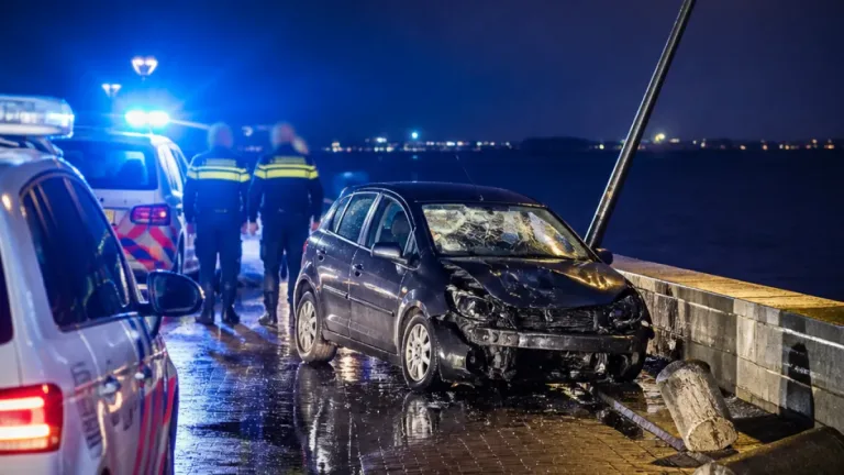 Tiener aangehouden na 'levensgevaarlijke' joyride door Huizen