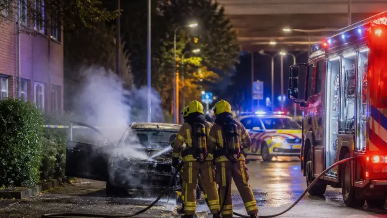 Twee autobranden in korte tijd: brandweer en politie actief in Zwijndrecht