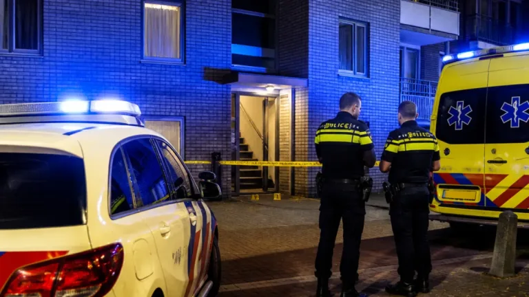 Twee gewonden bij steekpartij in appartement; politie onderzoekt incident in Helmond