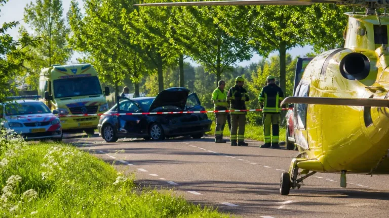 Twee tieners zwaargewond bij ernstig ongeluk net over de Duitse grens; traumahelikopter ingezet