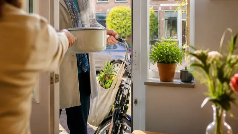 Voorburg: buurtgenoten koken extra portie via Thuisgekookt — lokaal contact en warme maaltijd