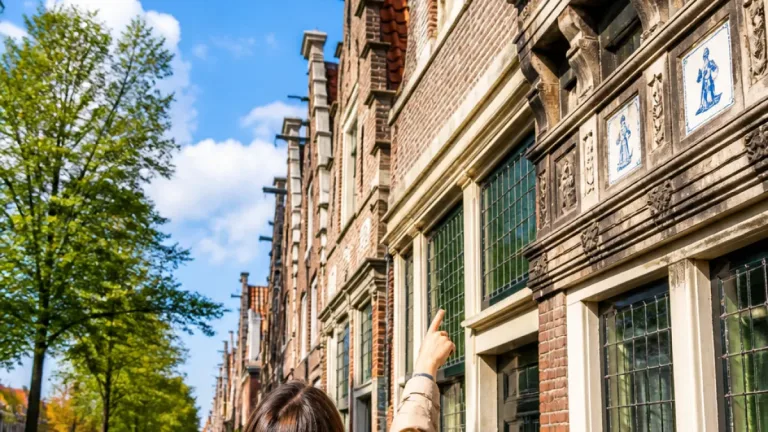 Waarom omhoog kijken loont in Delft: het erfgoedoog van Jan van Niekerk