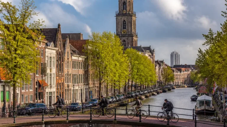 Wisselend bewolkt begin van de week in Groningen; woensdag kans op lichte regen