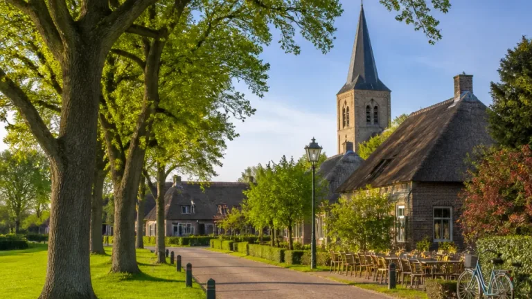 Zoektocht naar stilte: vier karakteristieke Drentse brinkdorpen waar rust de toon zet